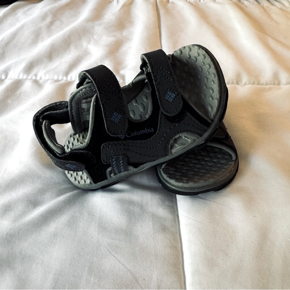 Columbia size 6 grey hiking sandals - worn once!